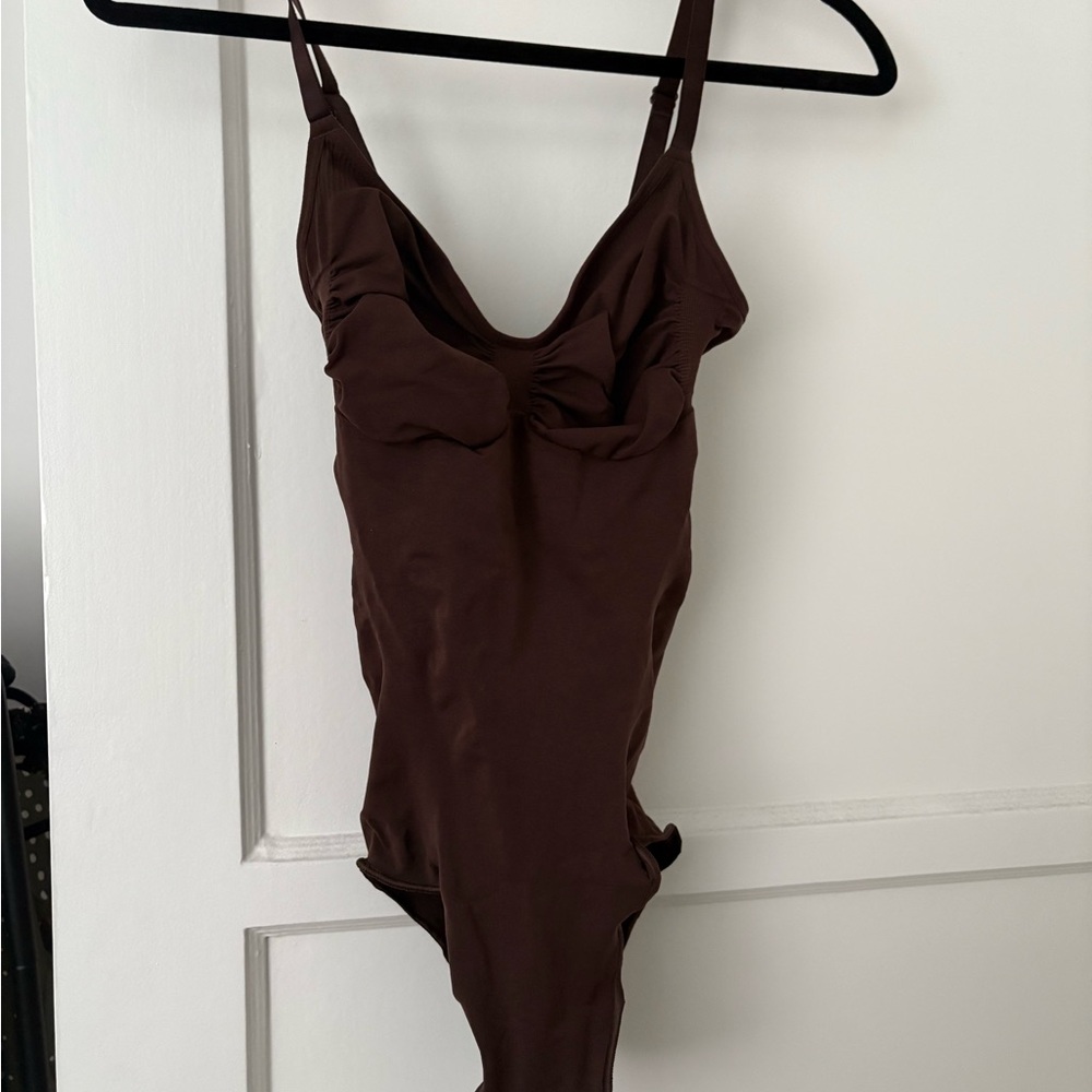 SKIMS Cocoa Seamless Sculpt Brief Bodysuit